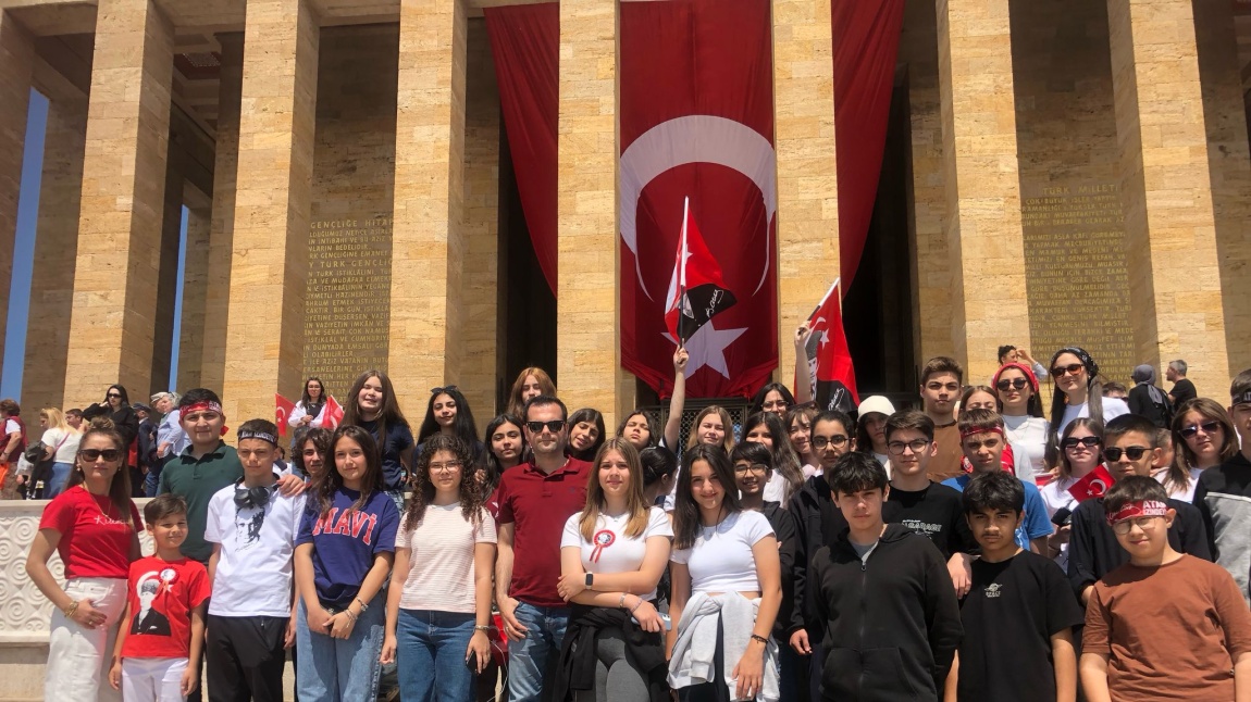 Öğrencilerimiz Ulu Önderimizin Huzurunda!